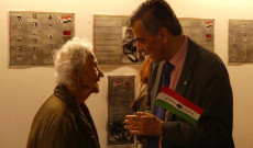 Nagykövet úr és Judith néni Nagykövet úr és Judith néni