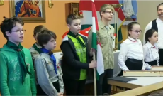 48 a Nürnbergi Magyar Iskolában. Cserkészek is szavalnak.