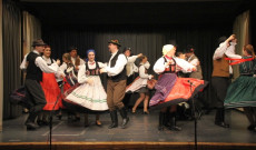 Csöbörcsök Táncegyüttes: Magyarpalatkai táncok - Fotó: Szabó Janka Csöbörcsök Táncegyüttes: Magyarpalatkai táncok - Fotó: Szabó Janka