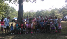 A Kőrösi Csoma Sándor Magyar Iskola tanárai és diákjai az évnyitó pikniken