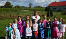 Szoknyások - Czettisch Bernadett képe