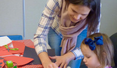 Készülnek a farsangi álarcok