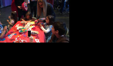 készülnek az álarcok