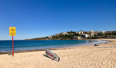 Coogee Beach. Tíz perc múlva régen látott barátomhoz érek.