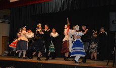 Kalocsai lakodalmast táncol a Fonó