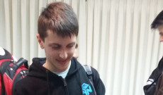 Feliks Zemdegs autogramot oszt