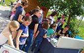 MMI-BMI-magyar majális - sor Angelika Hacker arcfestő standjánál MMI-BMI-magyar majális - Angelika Hacker arcfestő standja