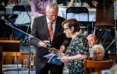 Dr. Mikola István nagykövet állami kitüntetést ad át. Dr. Mikola István nagykövet állami kitüntetést ad át.