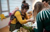 Díszek készítése Csíki Virággal