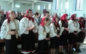 Gyimesi csángó hívek az ünnepi szentmisén