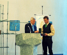 Dr.Berényi János kitüntetést adott át Jablonkay Péternek