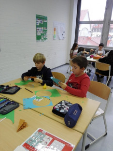Ludwigsburgi diákok ajándék készítés közben