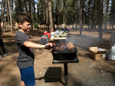 Szukkóti piknik a Ben Semen-i erdőben