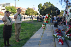 Koszorúzás a los angeles-i '56-os emlékműnél