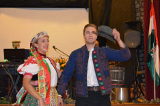 Nagy Vivien és Kovács Dénes KCSP ösztöndíjasok kalotaszegi tánca a jótékonysági bálon