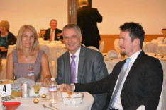 Széles Tamás főkonzul és felesége, Nagy Ildikó, valamint dr Gróf István vezető konzul a jótékonysági bálon