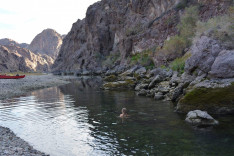 A Los Angeles-i cserkészek kenutúrája a Colorado folyón