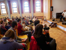 Gryllus Vilmos duplakoncert és élőzenés gyerektáncház Nürnbergben 