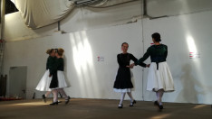 A müncheni Komámasszonyok Néptánccsoport bonchidai táncokat táncoltak