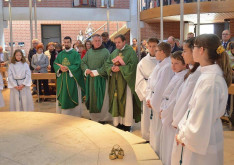 Szentmise Münchenben: Csaba testvér a koncelebráló atyákkal és ministránsokkal