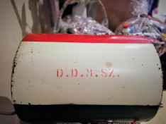 D.D.M.SZ.