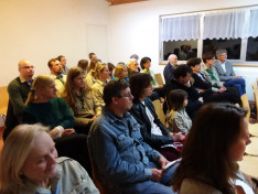Érdeklődő közönség (Varga Gabriella fotója)