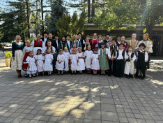 Eszterlánc és Mazsola