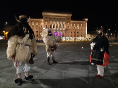 Éjszakai csendélet a Városháza (Vijećnica) előtt