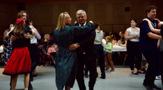 Mindenki táncol