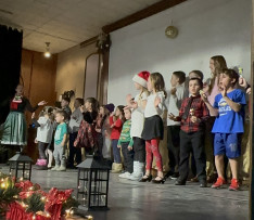 A Magyar Iskolás diákok karácsonyi műsora 