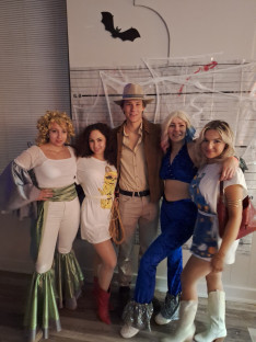 ABBA lányok és a Cowboy