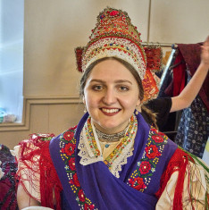 Clevelandi Regös Tánccsoport táncosa