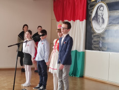 Nemzeti Dal a Konzuli Magyar Iskola tanulóinak előadásában
