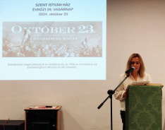 Bulátkó I. Lilla KCSP ösztöndíjas verset mond