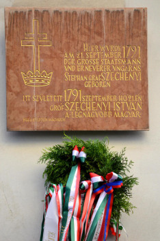 Koszorúzás és ünnepi megemlékezés gróf Széchenyi István születésének 225. évfordulója alkalmából
