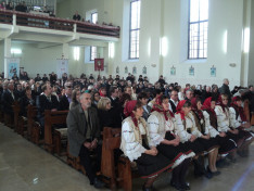 Hívek a negyven éve szentelt gyimesbükki templomban