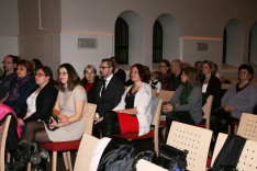 Közönség az innsbrucki 79. sz. Dr. Kozma György SJ Cserkészcsapat karácsonyi ifjúsági igeliturgiáján