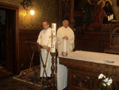 Varga János rektor és Vencser László igazgató a Pázmáneum kápolnájában 2017. május 27-én