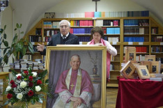 A kétkötetes kiadvány szerkesztői, Vencser László és Varga Gabriella