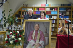 A kétkötetes kiadvány szerkesztői, Vencser László és Varga Gabriella