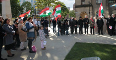 A megemlékezésen részt vevő magyar közösség