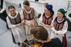 a berlini Fonó táncegyüttes lányai