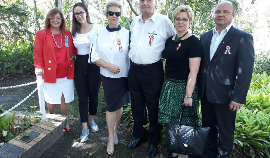 Forradalmi megemlékezés a Marsdeni Magyar Házban. Forradalmi megemlékezés a Marsdeni Magyar Házban.
