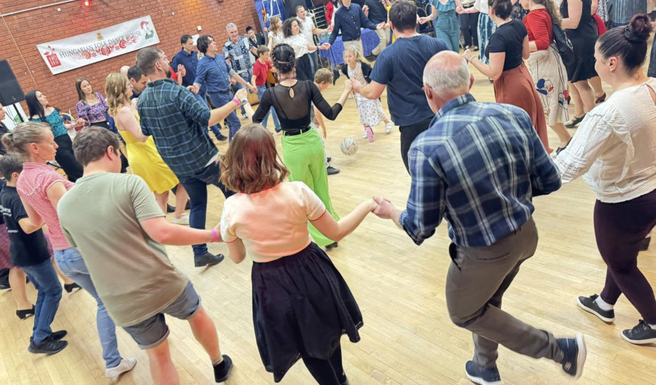 Anyáknapi Hunique Dance táncház Londonban Anyáknapi Hunique Dance táncház Londonban