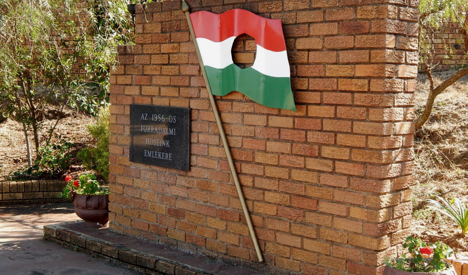 '56-os emlékmű a midrandi Magyar Tanyán