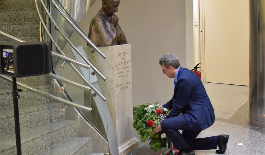 Mindszenty emlékmű koszorúzás Bécsben Mindszenty emlékmű koszorúzás Bécsben
