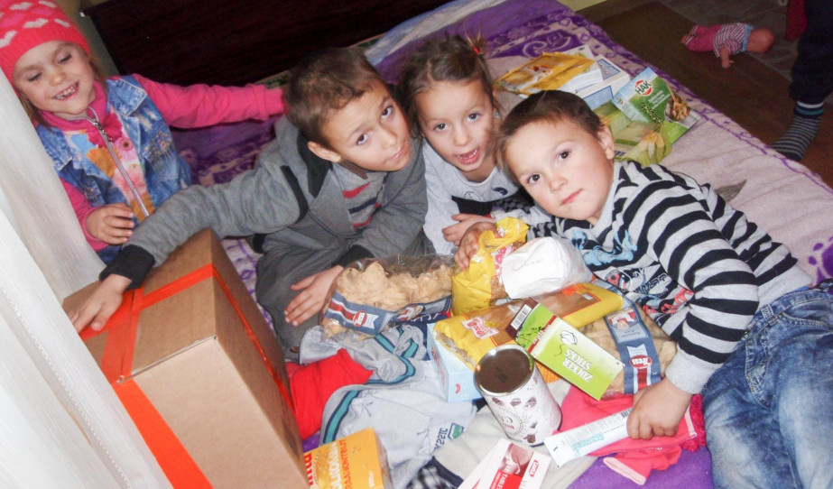 Csángómagyarok megkapták a bécsi magyarok által küldött ajándékot