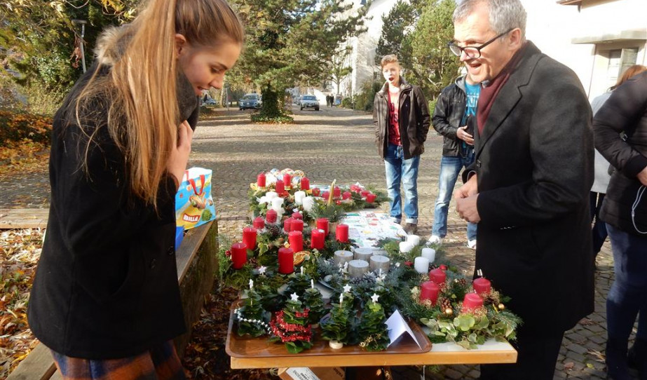 Cserkészek adventi barkácsolása