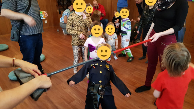 Limbózás az UHU családi farsangján Limbózás az UHU családi farsangján