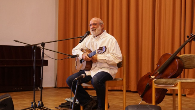 Gryllus Vilmos duplakoncert és élőzenés gyerektáncház Nürnbergben 